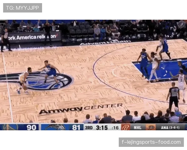 挡拆顺下为库里拉空位，凯斯勒提升禁区终结率