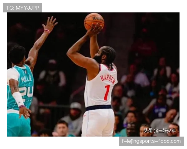 哈登利用挡拆创造空位三分提升火箭关键时刻得分效率