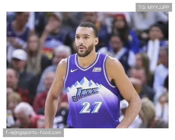 戈贝尔挡拆滚动主导篮板，以护筐强度超越上赛季